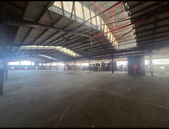 7,600M² WAREHOUSE FOR SALE IN JACOBS